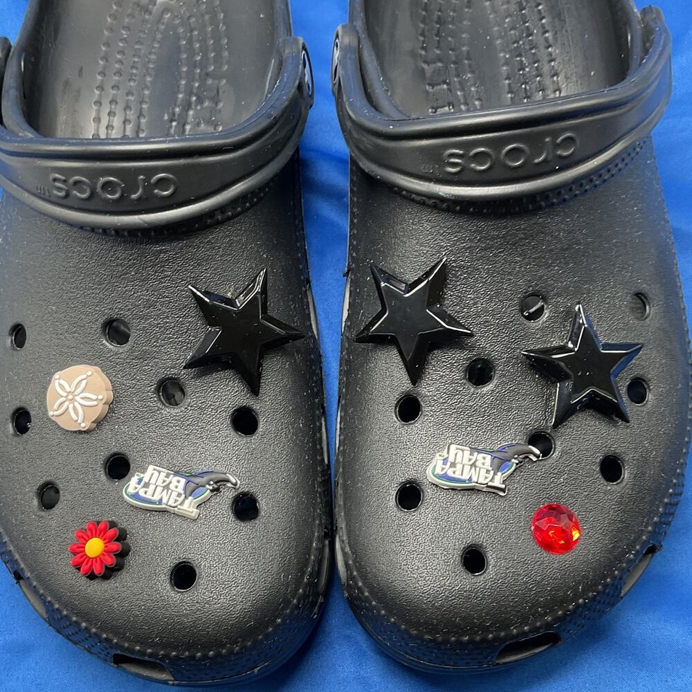 Classic Crocs Black mens 11 With Jibbitz - Picture 8 of 10